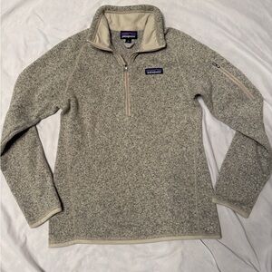 Patagonia Women's better sweater in Heathered Cream/Gray